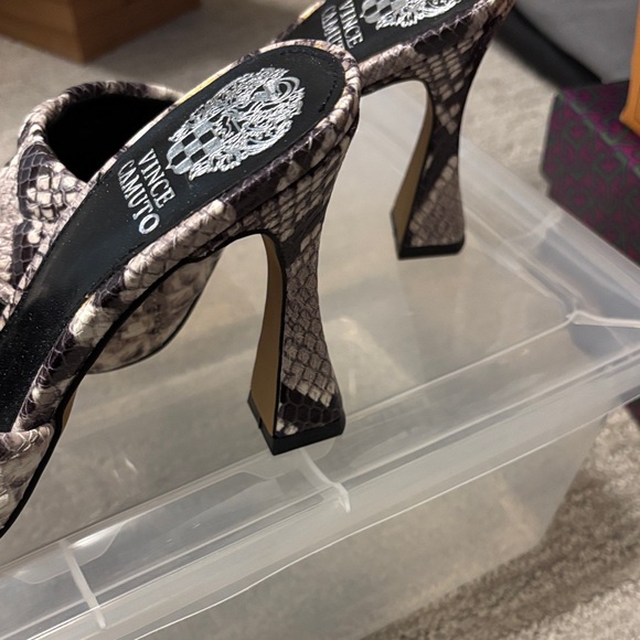 Vince Camuto Snake Print Women's Shoes - Picture 3 of 3